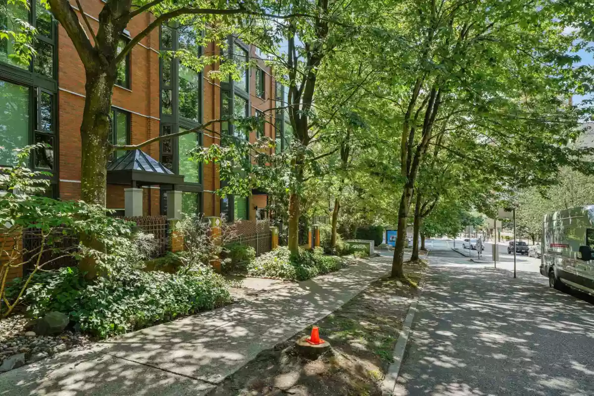 Living Room Photo of 102 1488 Hornby Street, Vancouver, BC