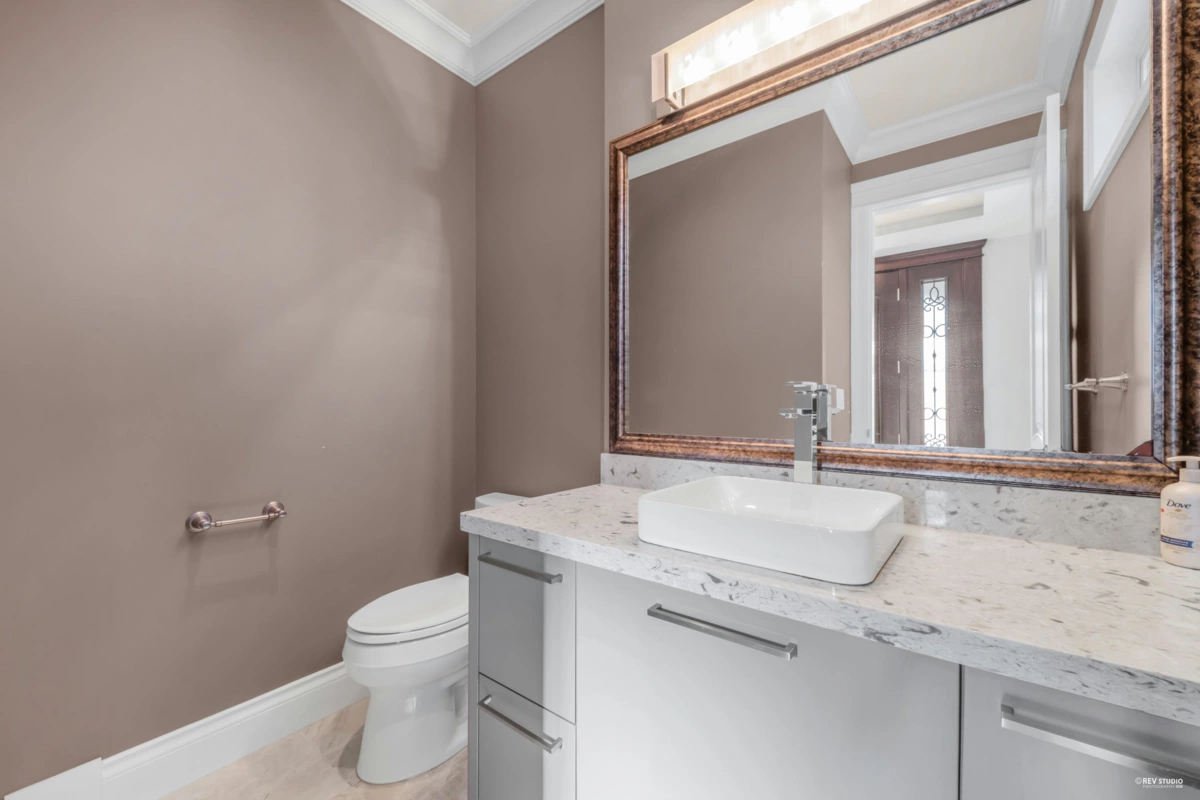 Hallway Photo of 2721 W 21 Avenue, Vancouver, BC