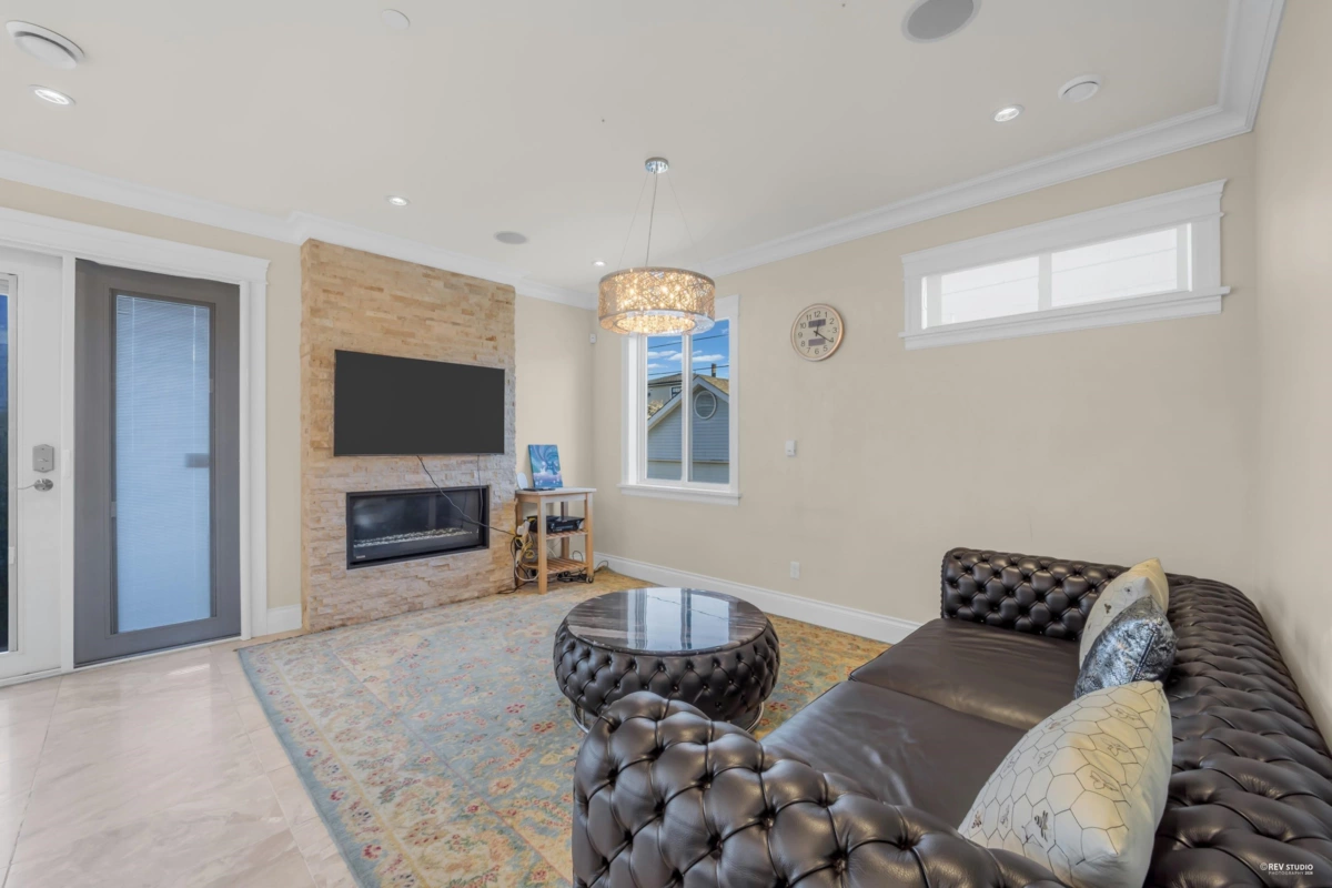 Kitchen Island Photo of 2721 W 21 Avenue, Vancouver, BC