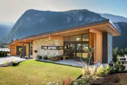 38561 Sky Pilot Drive, Squamish, BC, Squamish — Single Family Residence for sale