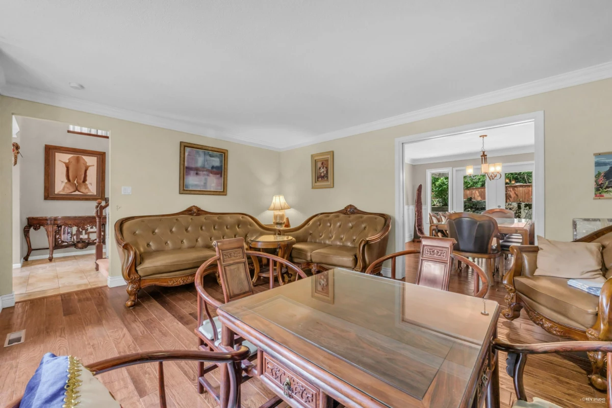 Kitchen Island Photo of 5155 Alderfeild Place, West Vancouver, BC