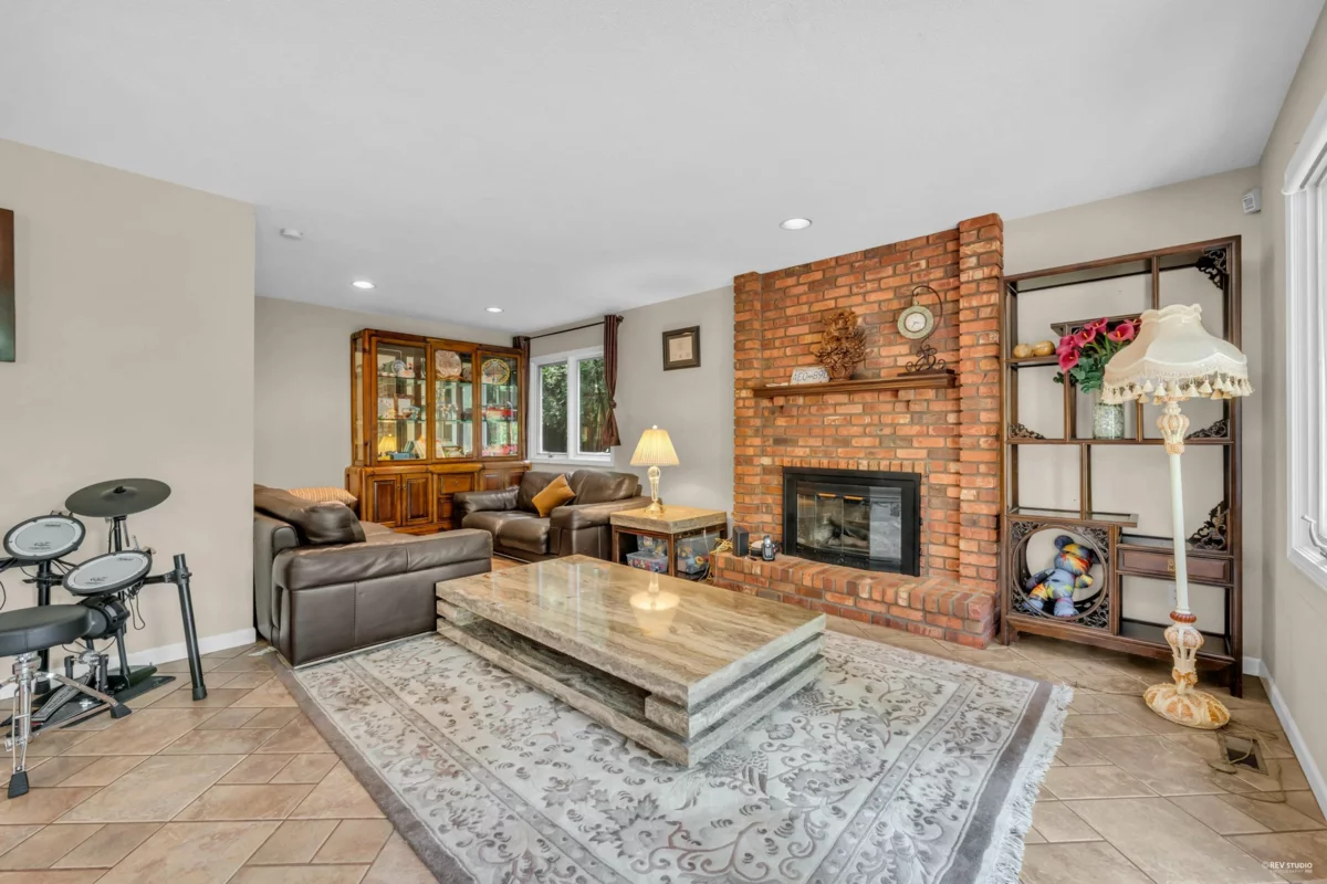 Walk-In Closet Photo of 5155 Alderfeild Place, West Vancouver, BC