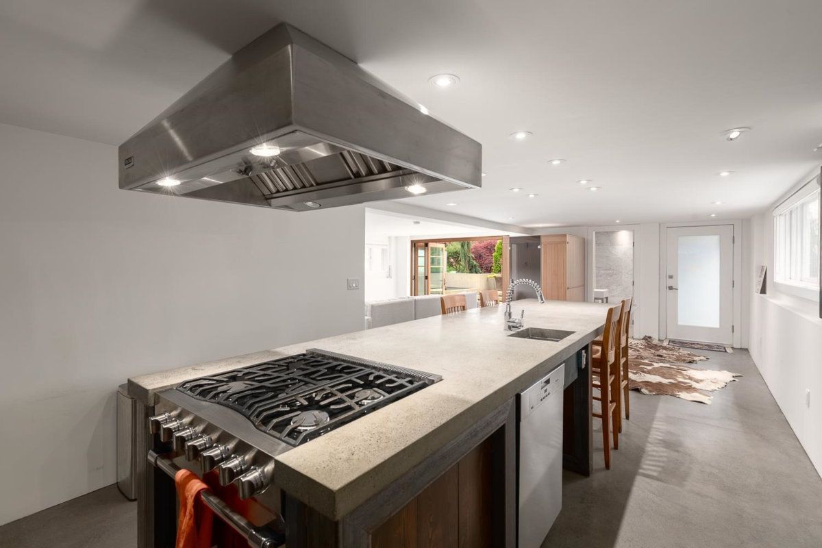 Garden / Landscaping Photo of 2988 Point Grey Road, Vancouver, BC