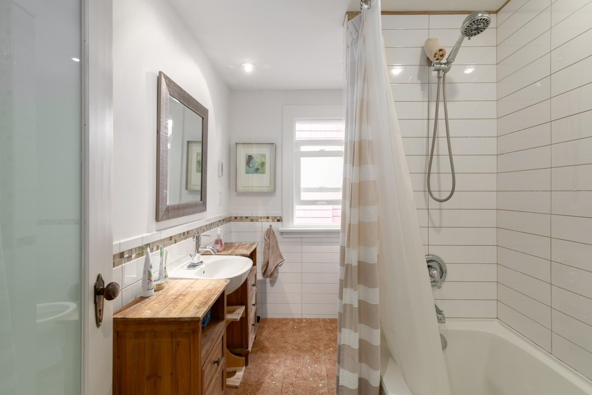 Hallway Photo of 2988 Point Grey Road, Vancouver, BC