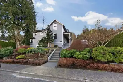 Breakfast Nook Photo of 2209 St. George Street, Port Moody, BC