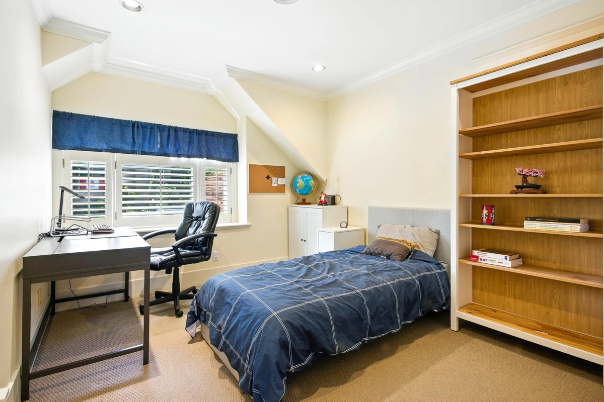 Entry Foyer Photo of 4420 Collingwood Street, Vancouver, BC