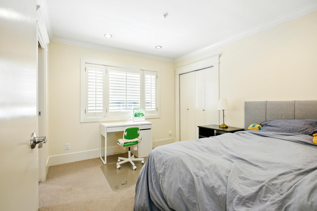 Hallway Photo of 4420 Collingwood Street, Vancouver, BC