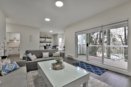 215 13918 72 Avenue, Surrey, BC
