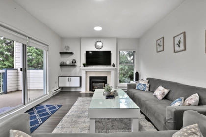 215 13918 72 Avenue, Surrey, BC