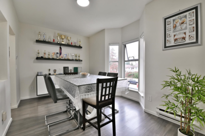 Kitchen Photo of 215 13918 72 Avenue, Surrey, BC