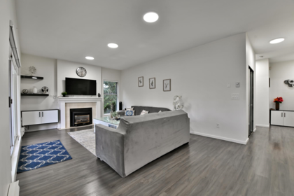215 13918 72 Avenue, Surrey, BC