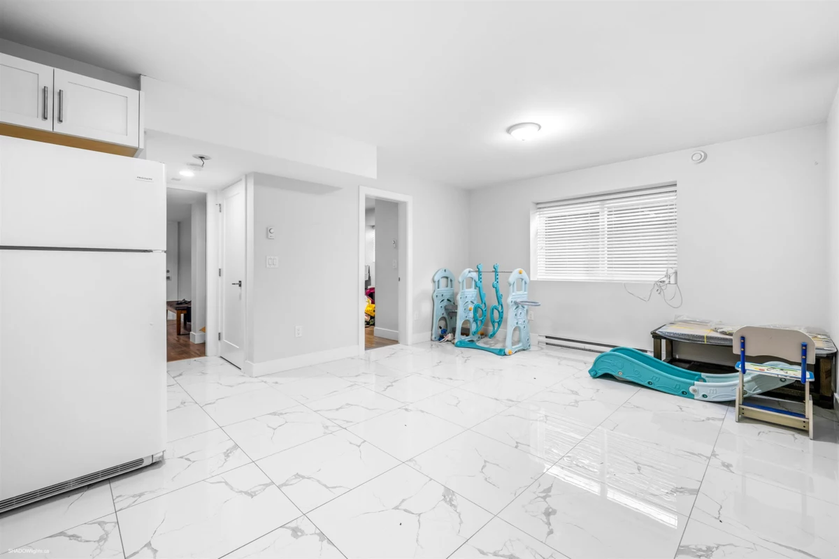 Entry Foyer Photo of 38 172 Street, Surrey, BC