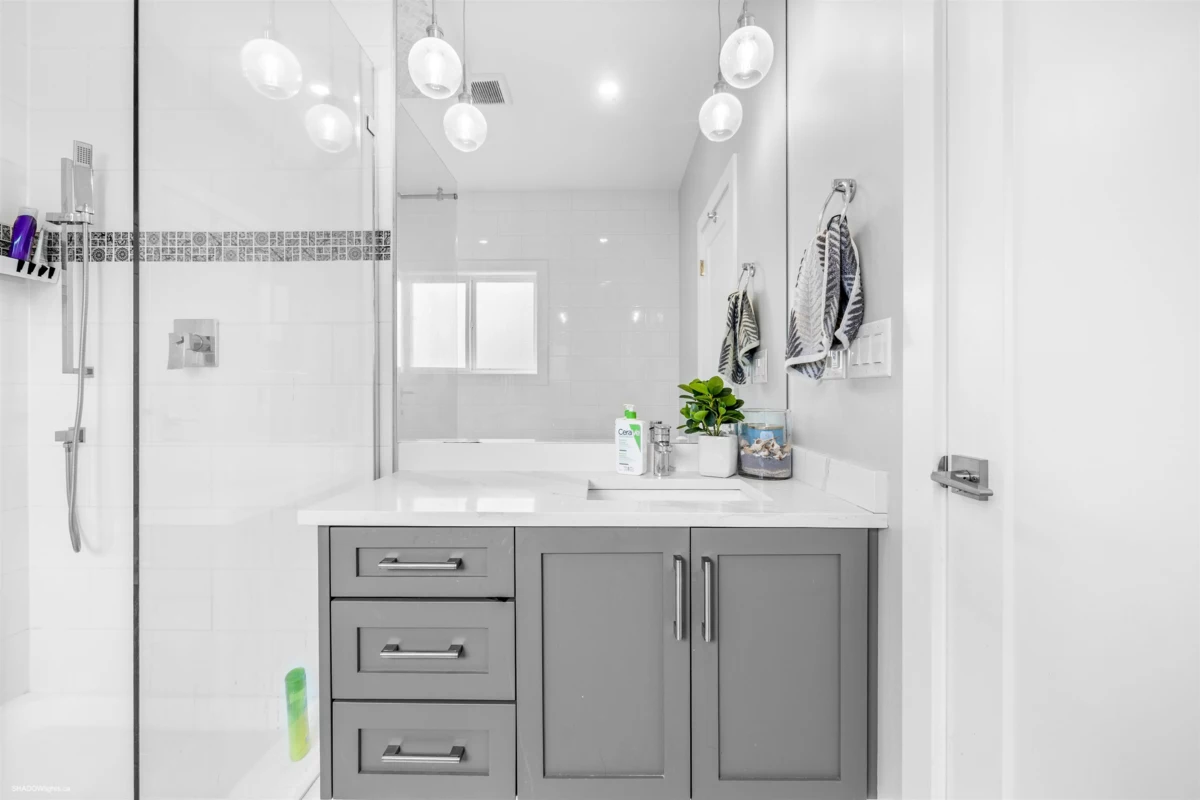 Laundry Room Photo of 38 172 Street, Surrey, BC