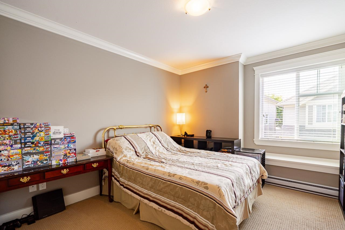 Backyard Photo of 5 7177 179 Street, Surrey, BC