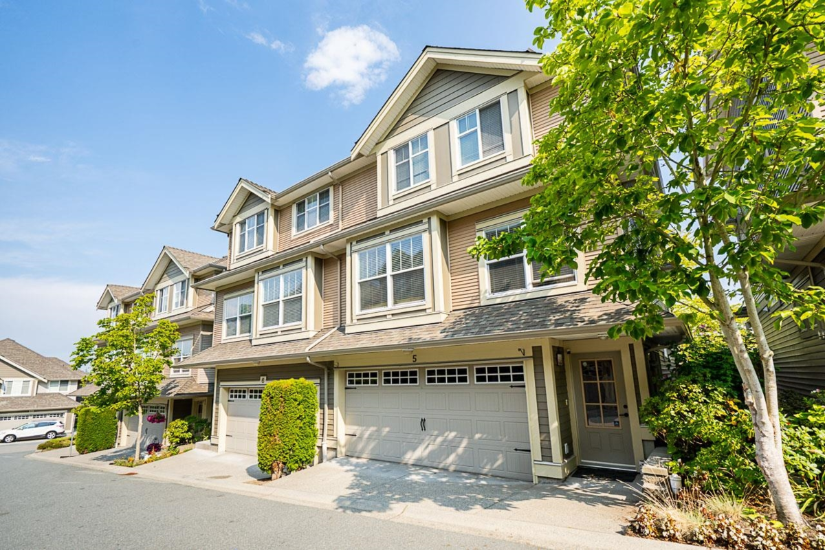Dining Area Photo of 5 7177 179 Street, Surrey, BC