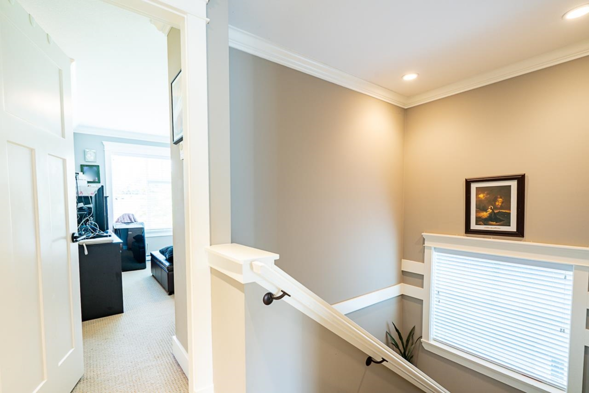 Entry Foyer Photo of 5 7177 179 Street, Surrey, BC