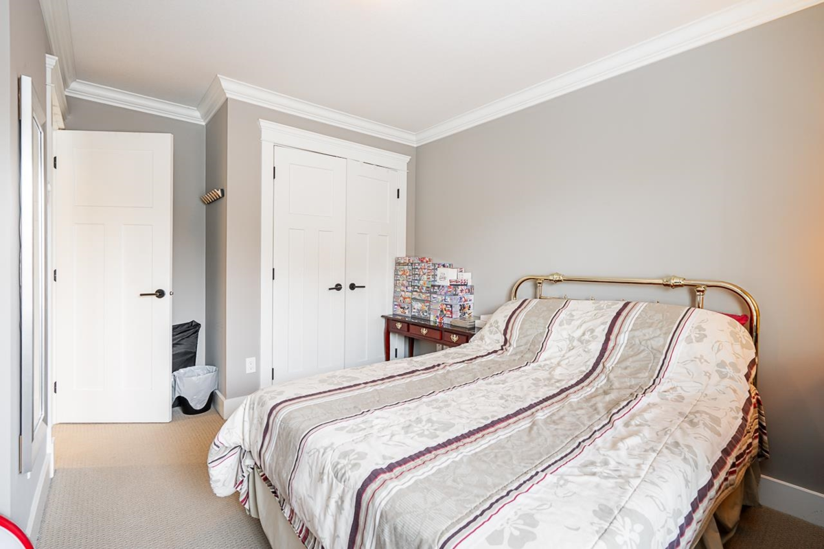 Front Yard Photo of 5 7177 179 Street, Surrey, BC