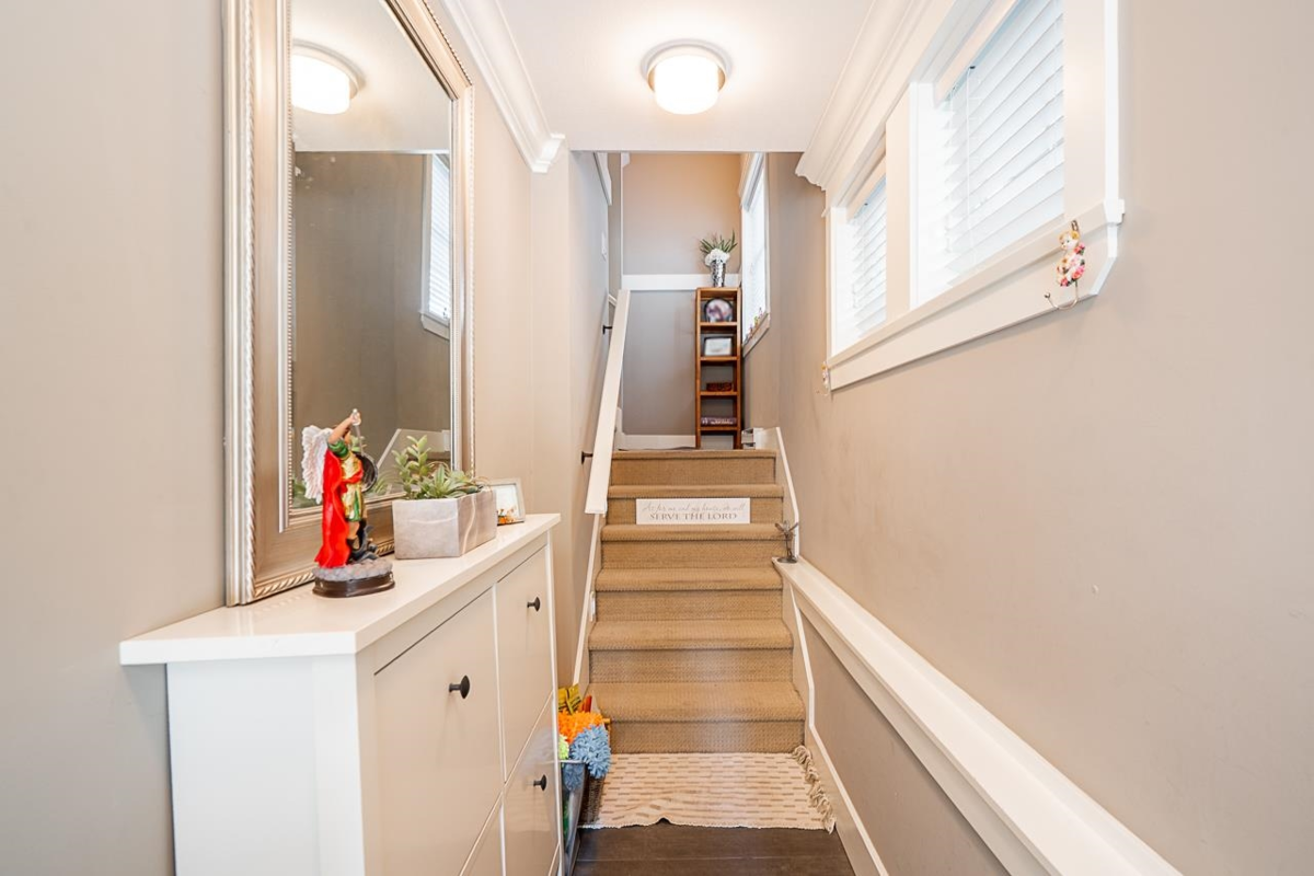 Kitchen Photo of 5 7177 179 Street, Surrey, BC