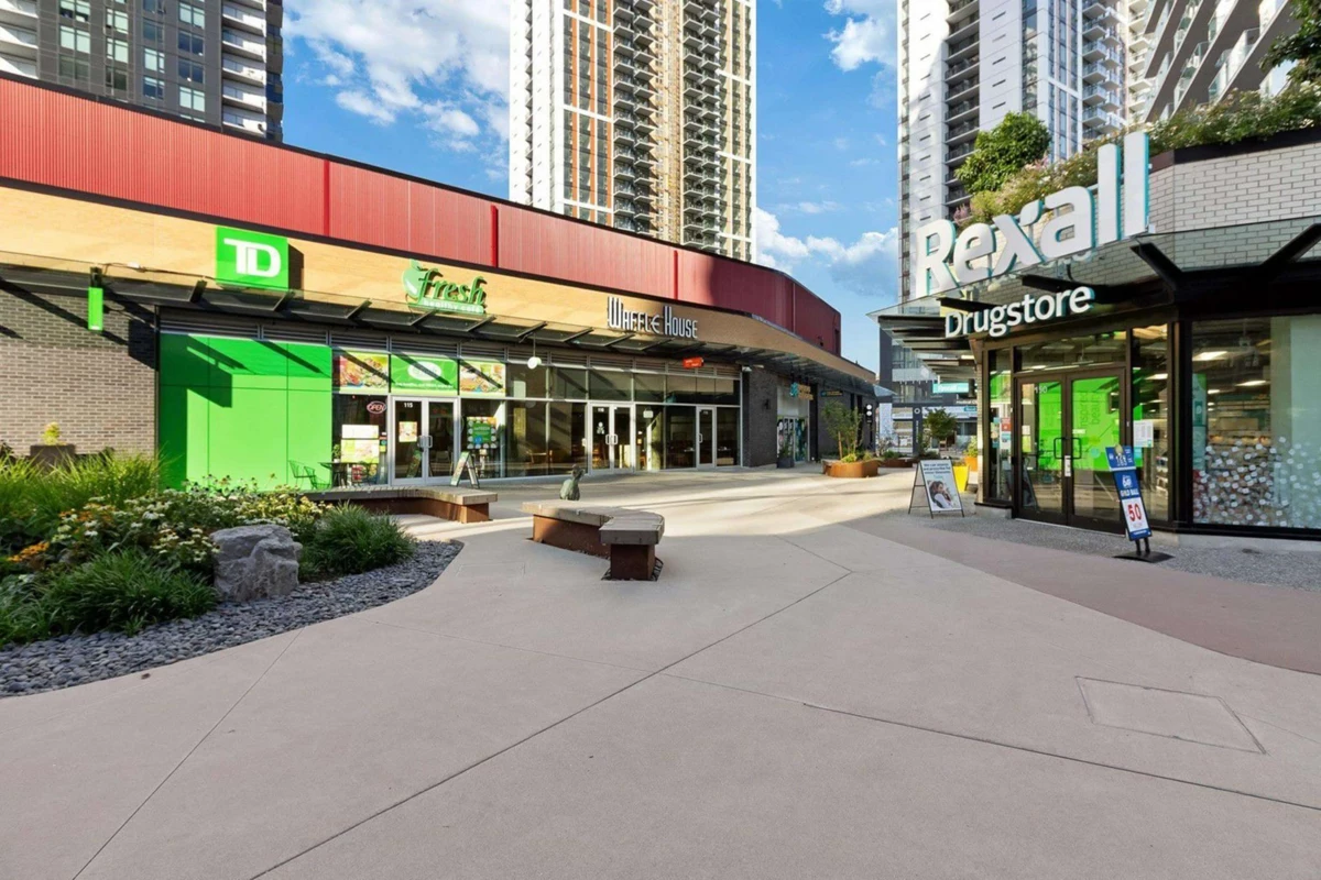 Entry Foyer Photo of 1407 13745 George Junction, Surrey, BC