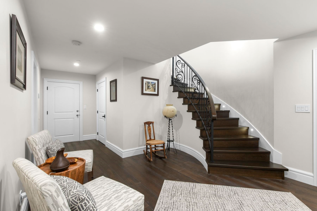 Backyard Photo of 1198 Ottaburn Road, West Vancouver, BC