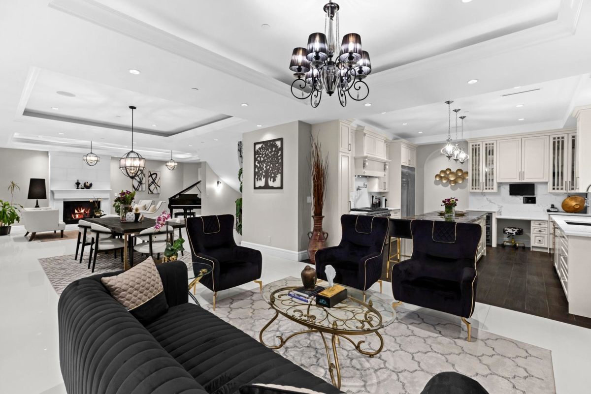 Breakfast Nook Photo of 1198 Ottaburn Road, West Vancouver, BC