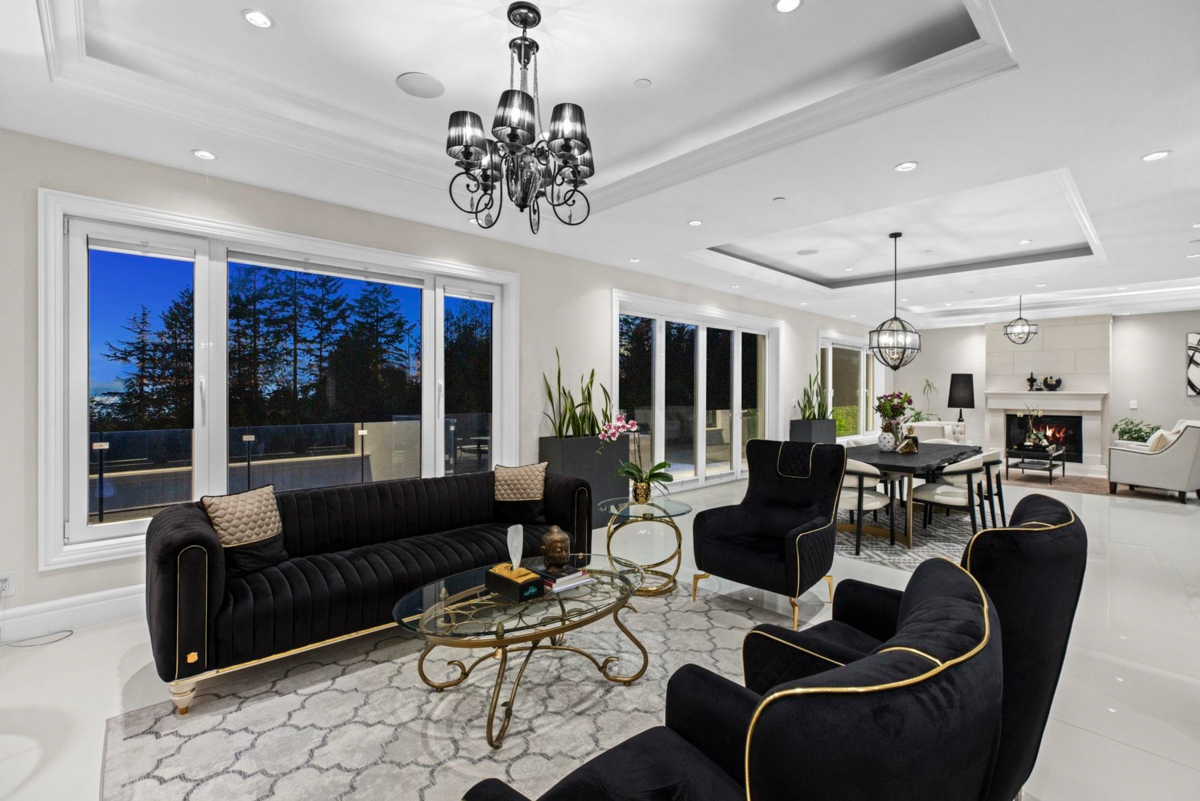 Dining Area Photo of 1198 Ottaburn Road, West Vancouver, BC