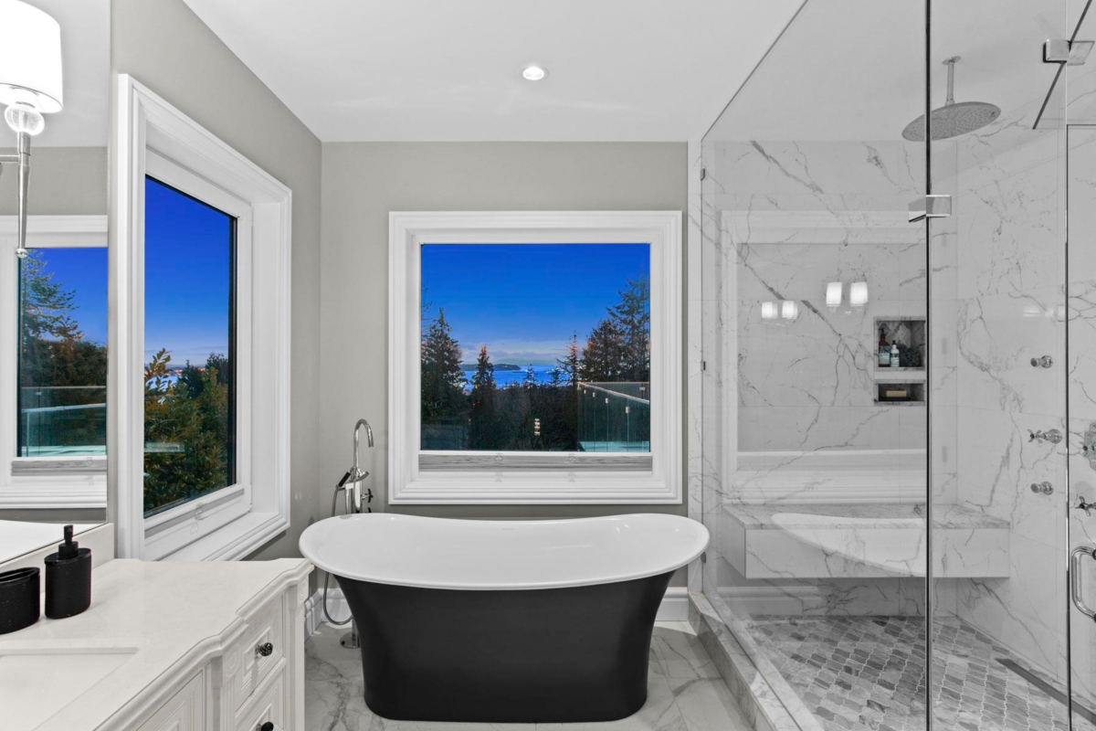 Entry Foyer Photo of 1198 Ottaburn Road, West Vancouver, BC