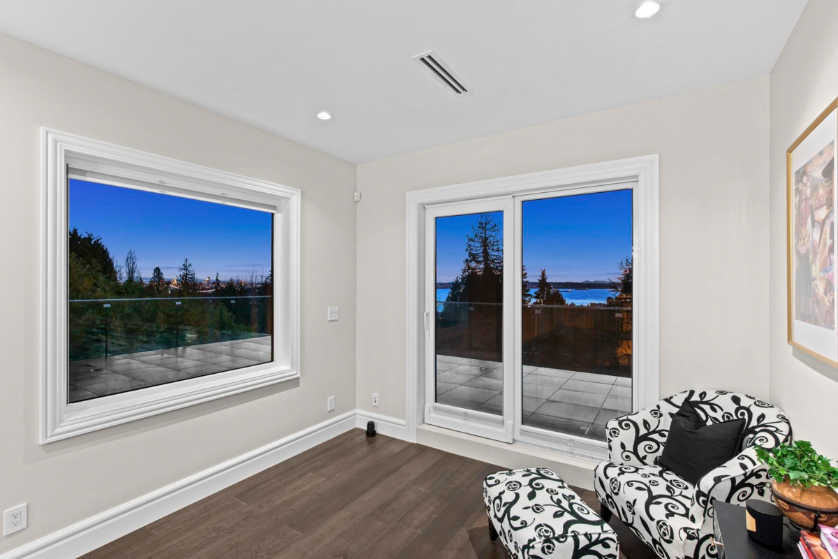 Hallway Photo of 1198 Ottaburn Road, West Vancouver, BC