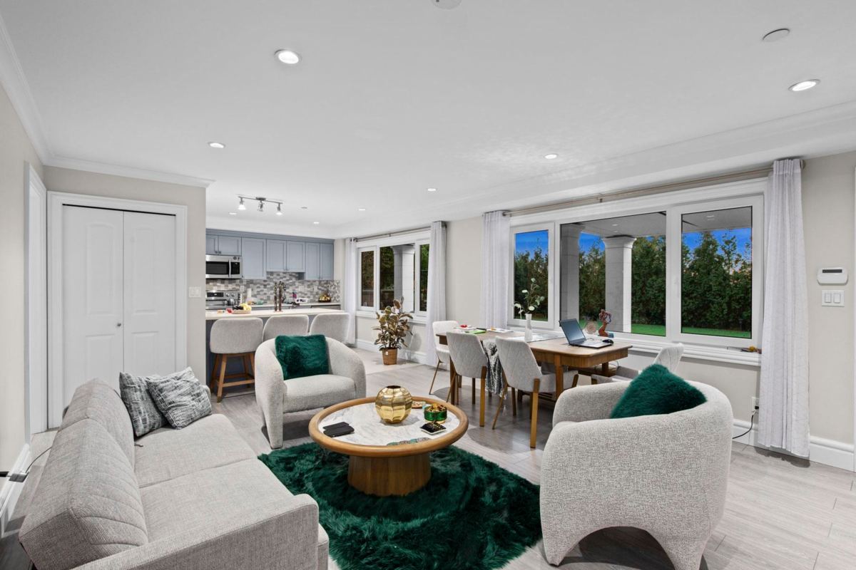 Hot Tub / Spa Photo of 1198 Ottaburn Road, West Vancouver, BC