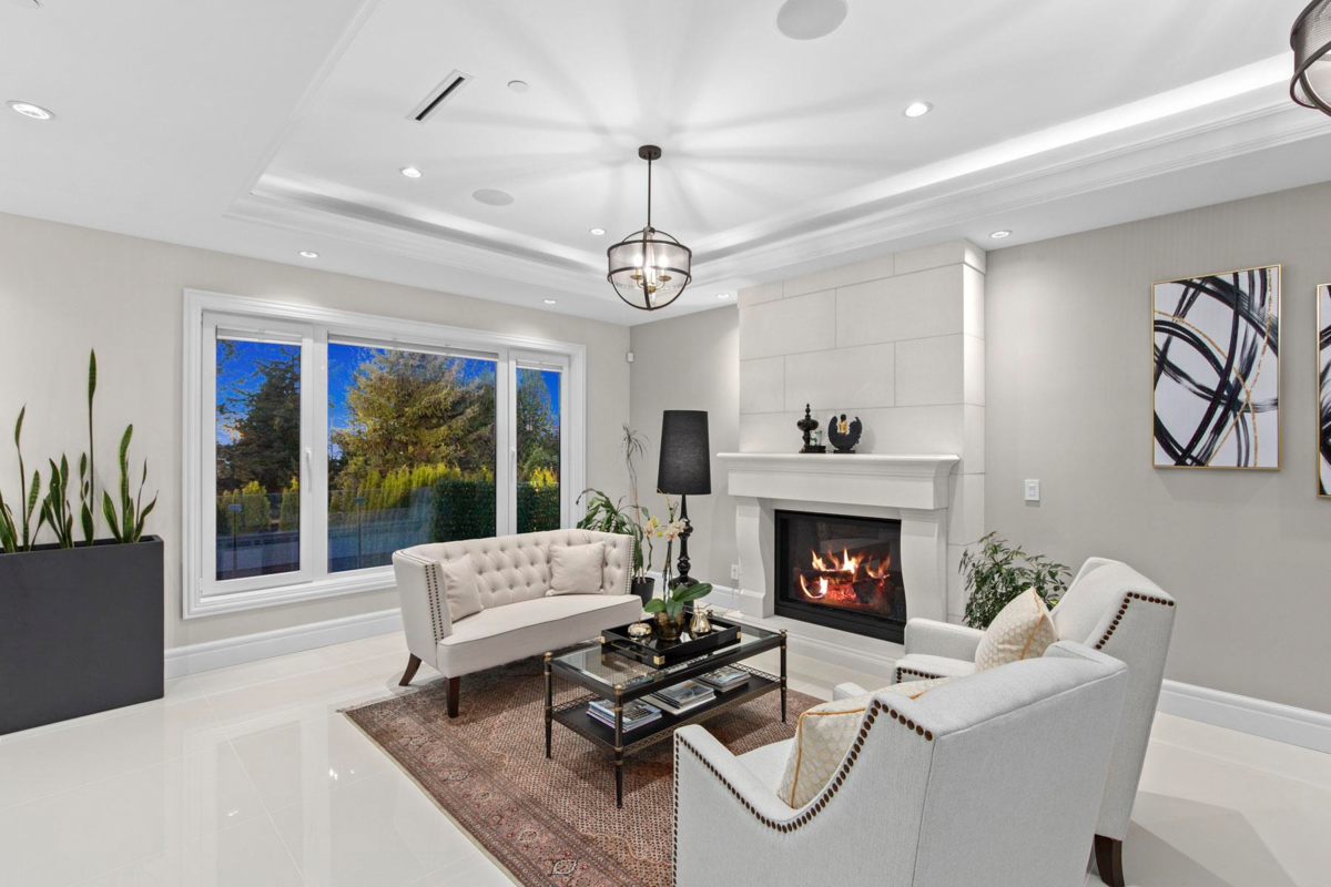 Kitchen Island Photo of 1198 Ottaburn Road, West Vancouver, BC
