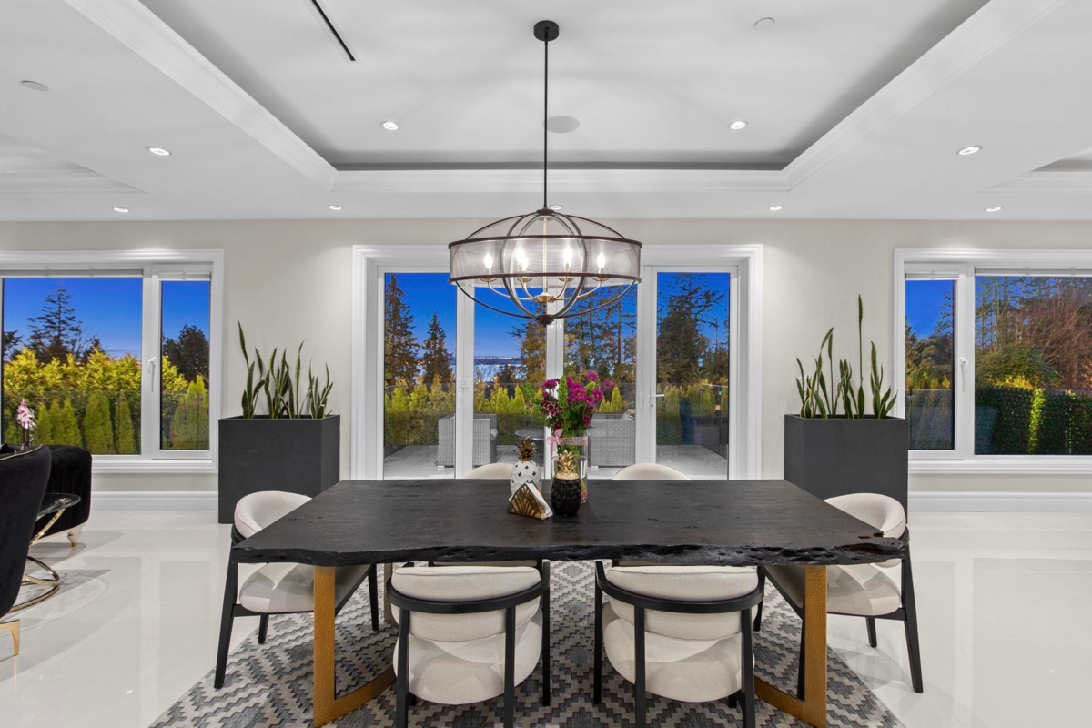 Kitchen Photo of 1198 Ottaburn Road, West Vancouver, BC