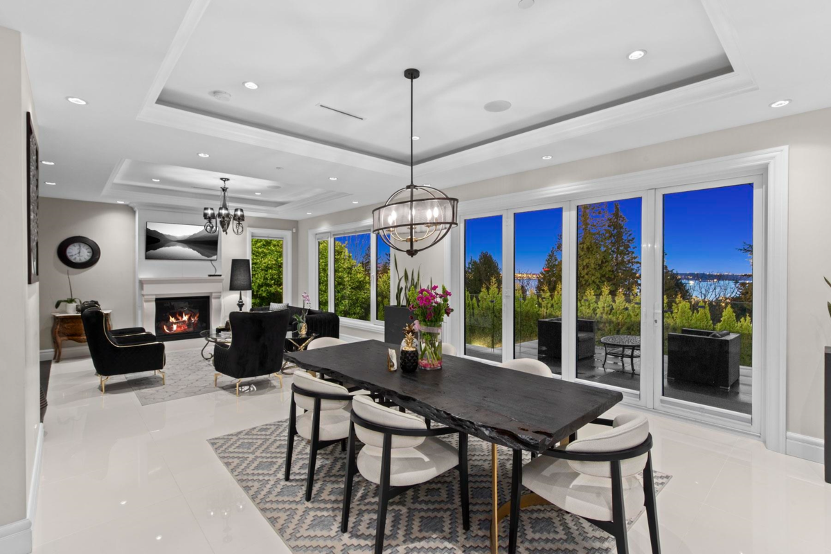 Living Room Photo of 1198 Ottaburn Road, West Vancouver, BC