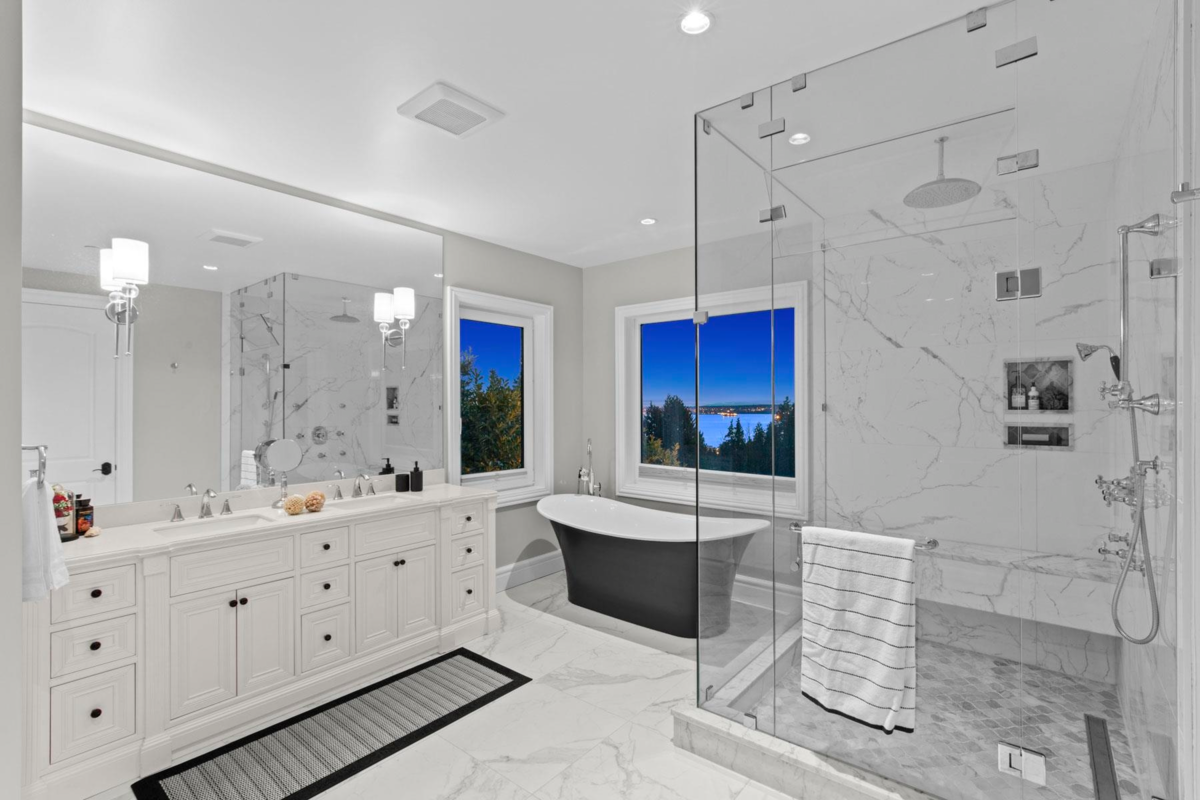 Mudroom Photo of 1198 Ottaburn Road, West Vancouver, BC