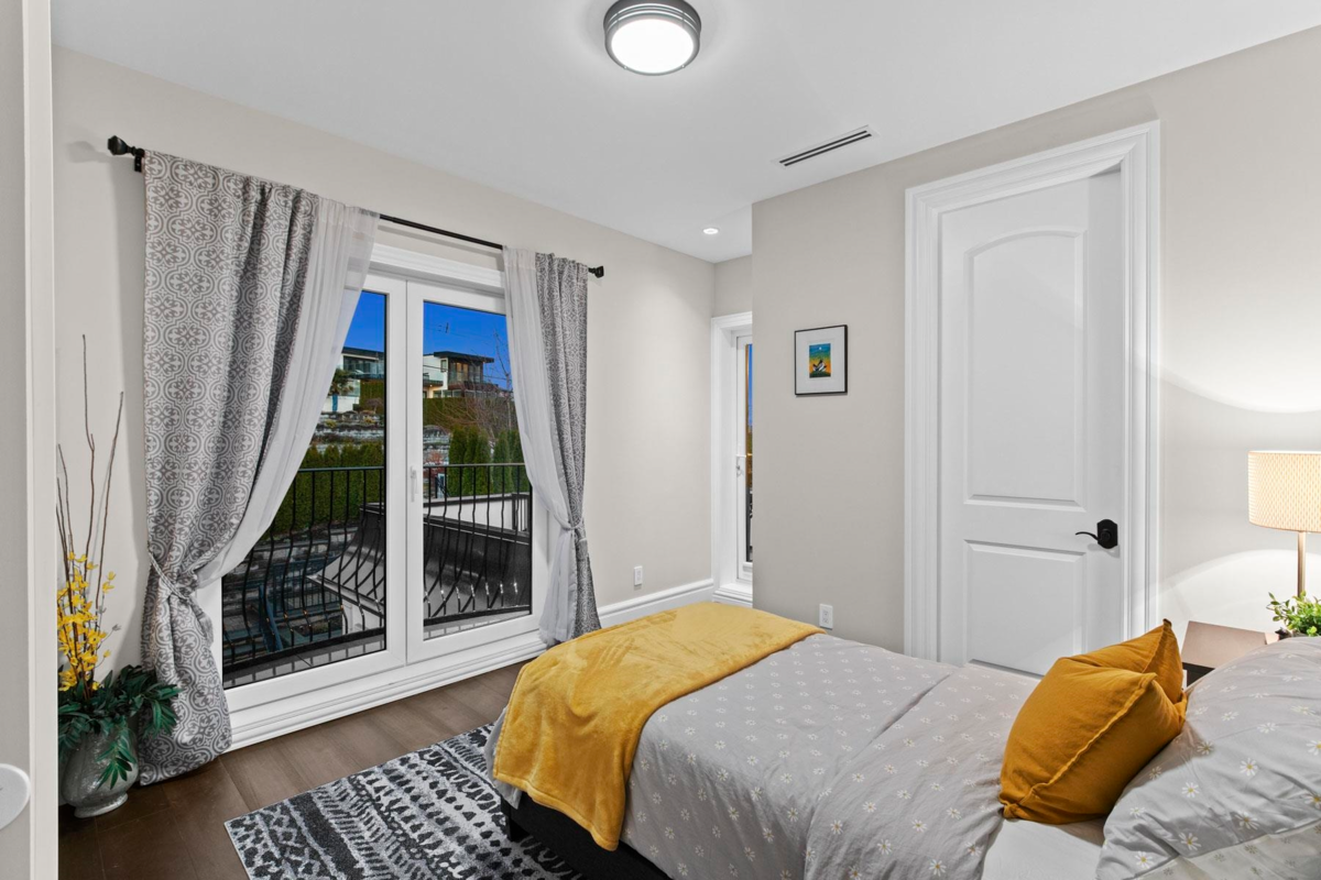 Outdoor Deck Photo of 1198 Ottaburn Road, West Vancouver, BC