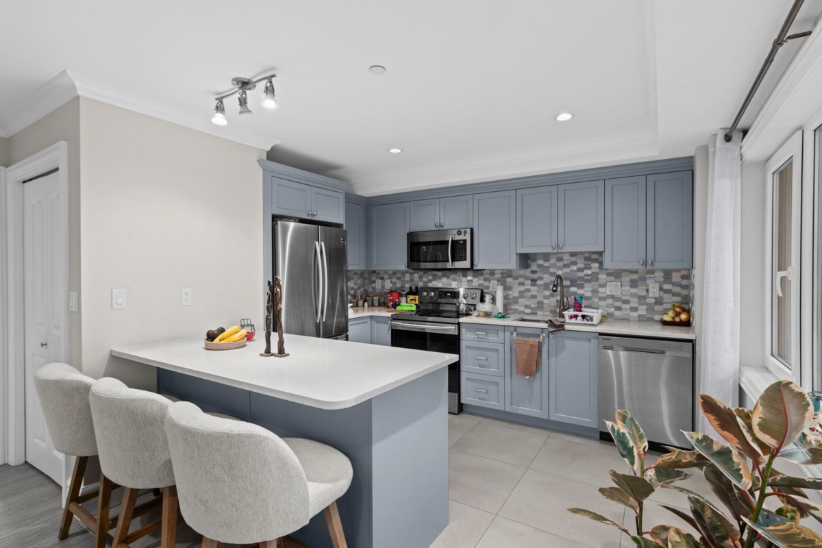 Outdoor Kitchen Photo of 1198 Ottaburn Road, West Vancouver, BC