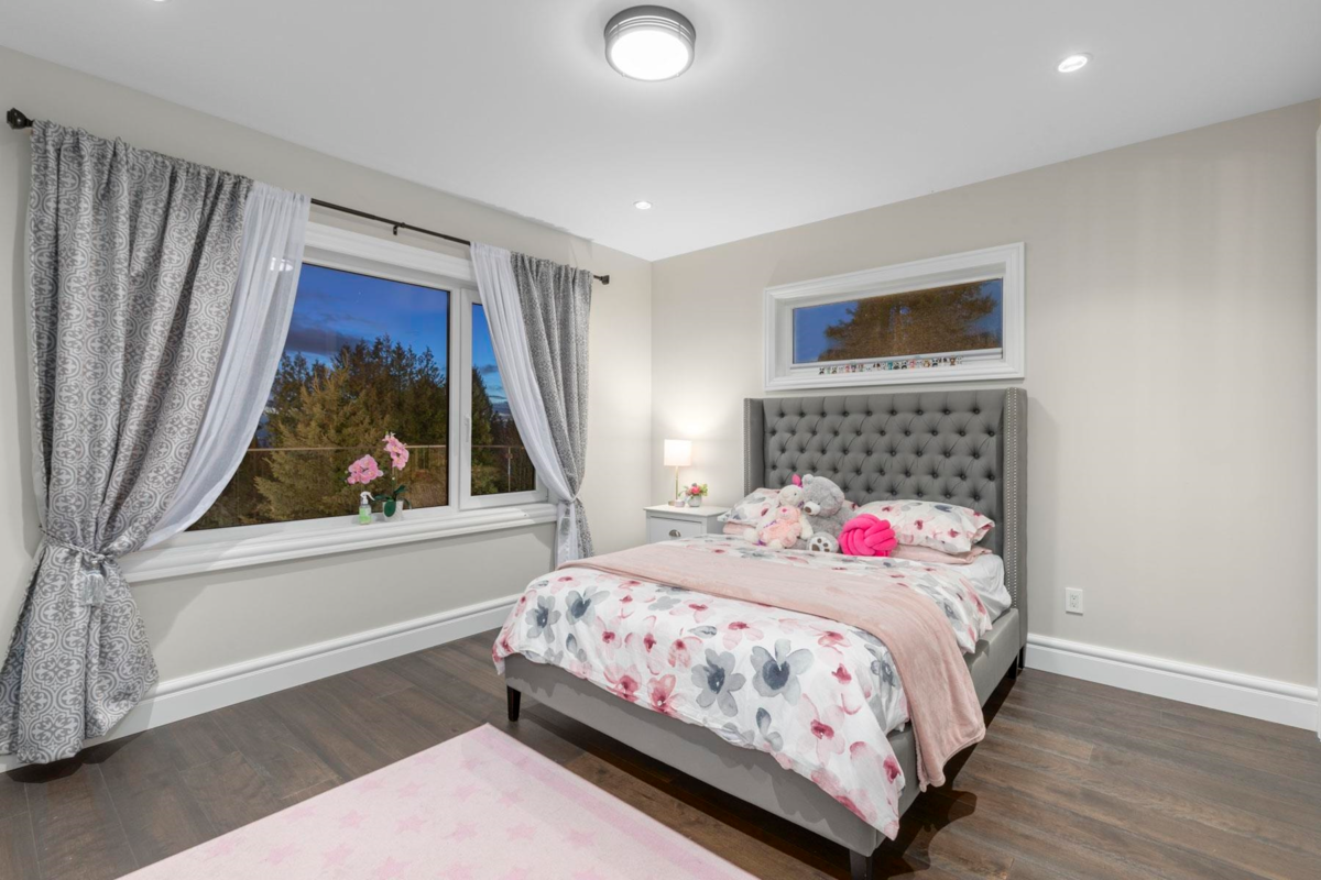 Staircase Photo of 1198 Ottaburn Road, West Vancouver, BC