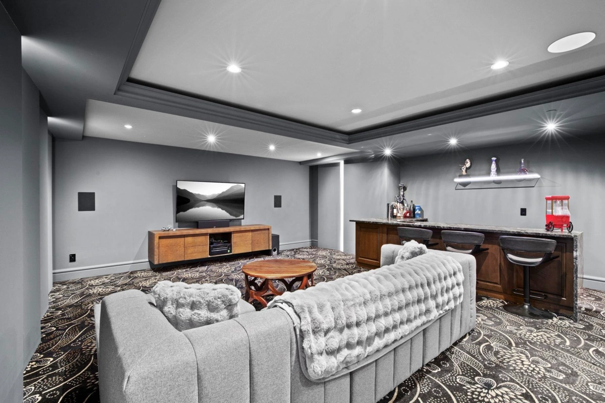 Swimming Pool Photo of 1198 Ottaburn Road, West Vancouver, BC