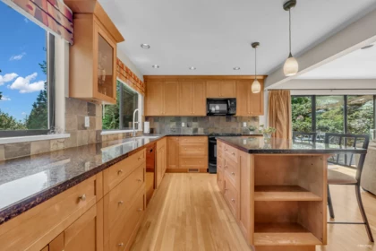Guest Bathroom Photo of 4623 Caulfeild Drive, West Vancouver, BC