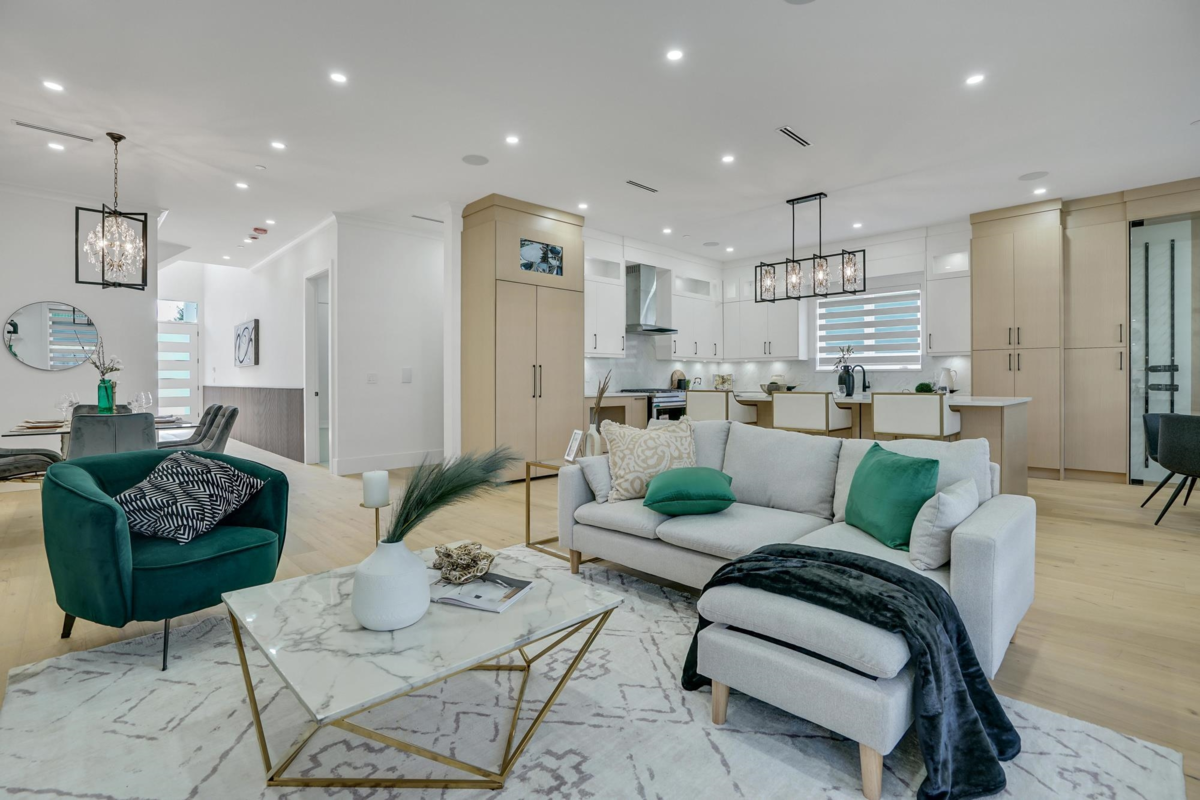 Breakfast Nook Photo of 15919 Russell Avenue, White Rock, BC