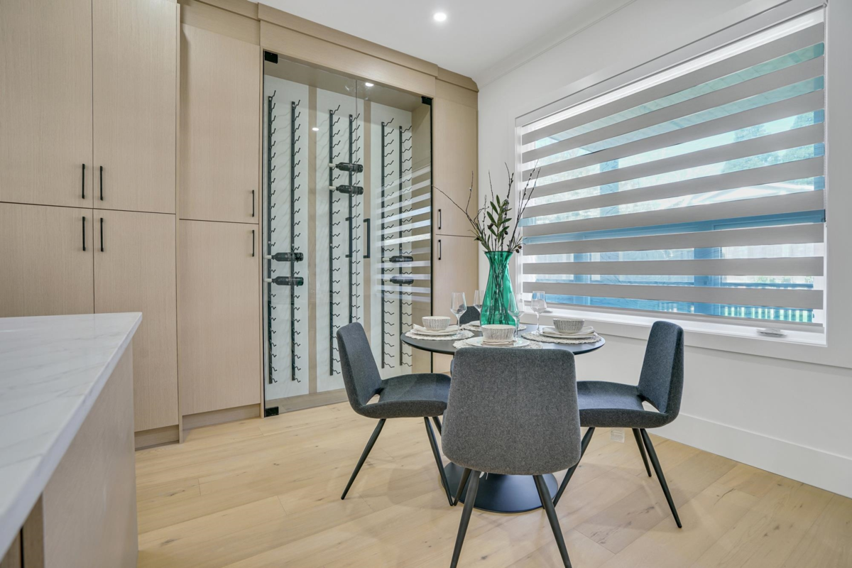 Dining Area Photo of 15919 Russell Avenue, White Rock, BC