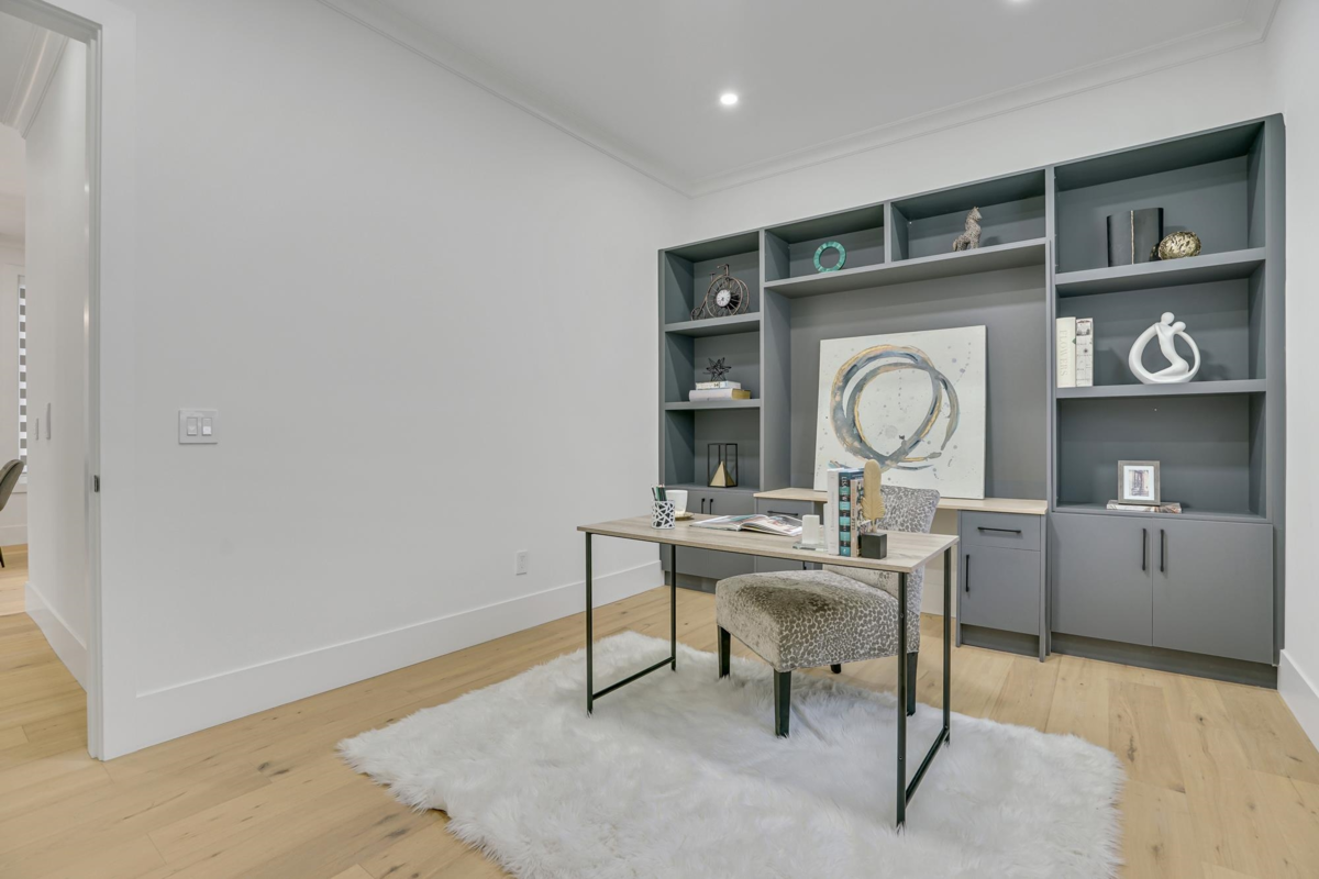 Family Room Photo of 15919 Russell Avenue, White Rock, BC