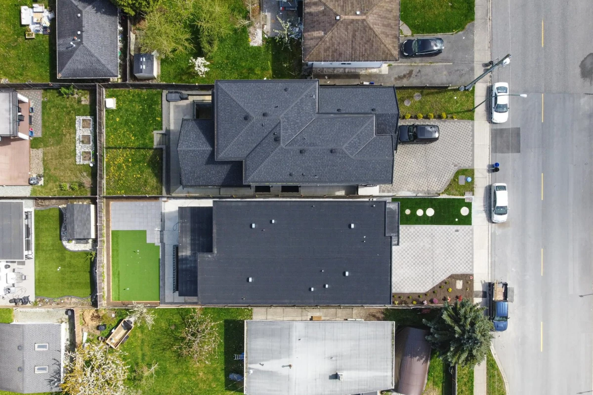 Hallway Photo of 15919 Russell Avenue, White Rock, BC