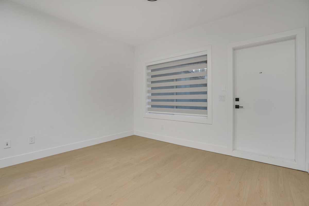 Laundry Room Photo of 15919 Russell Avenue, White Rock, BC