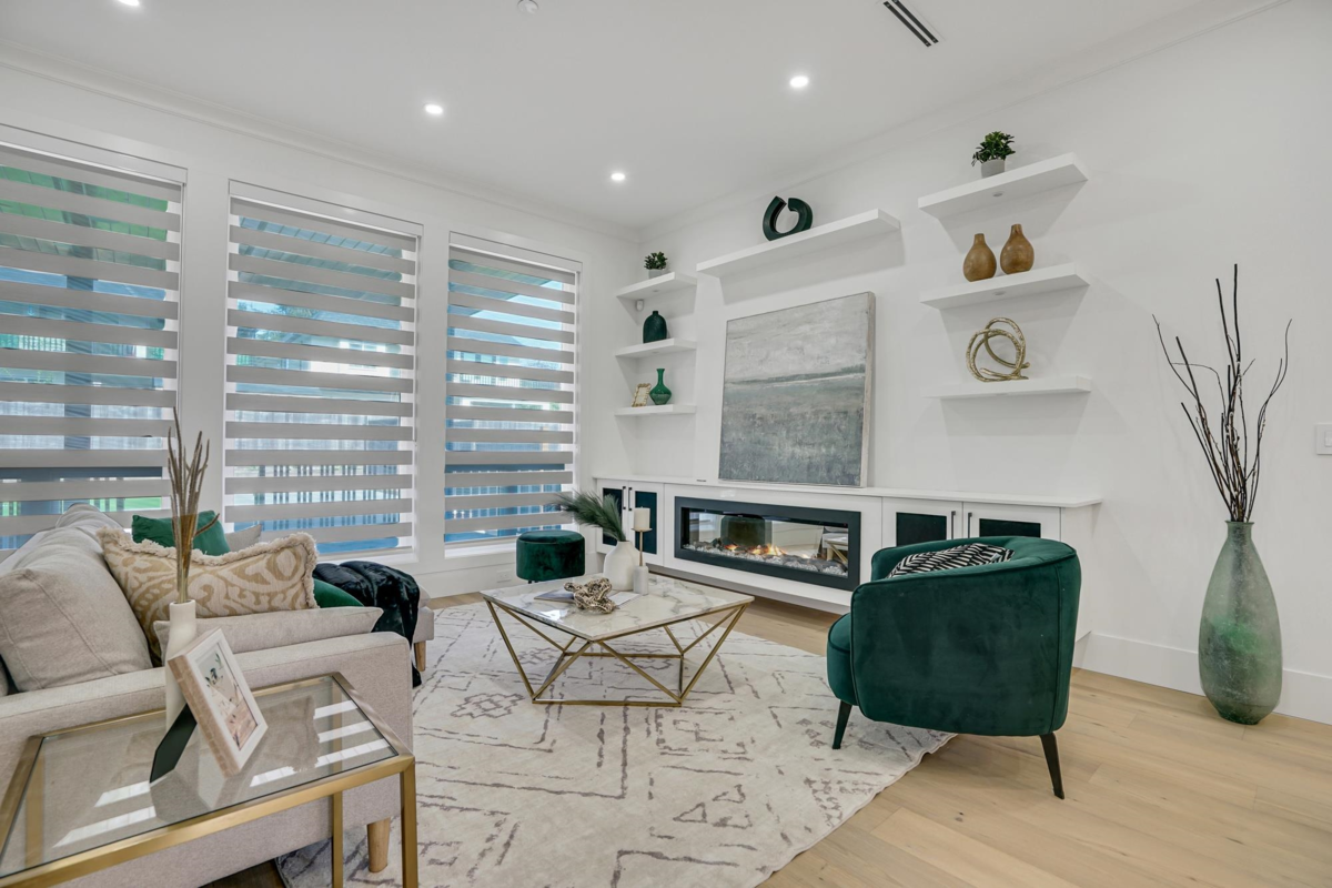 Living Room Photo of 15919 Russell Avenue, White Rock, BC