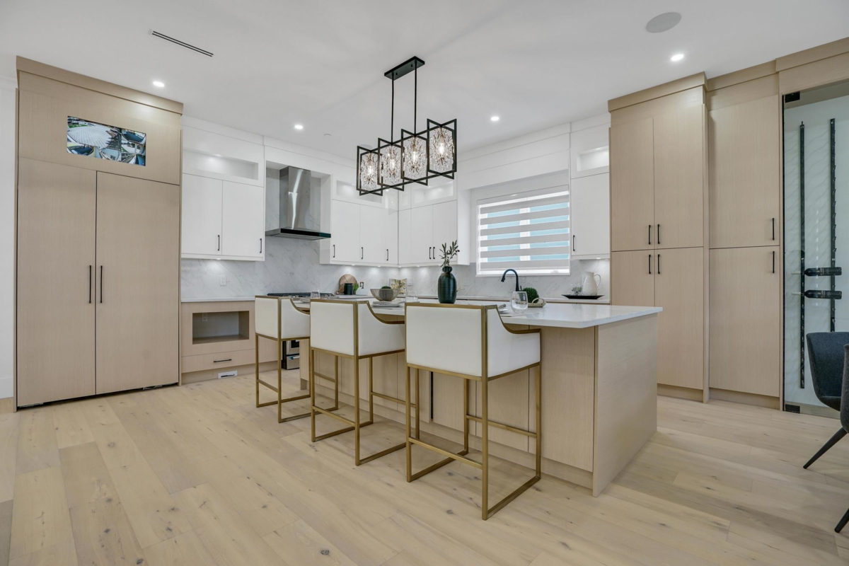 Pantry Photo of 15919 Russell Avenue, White Rock, BC