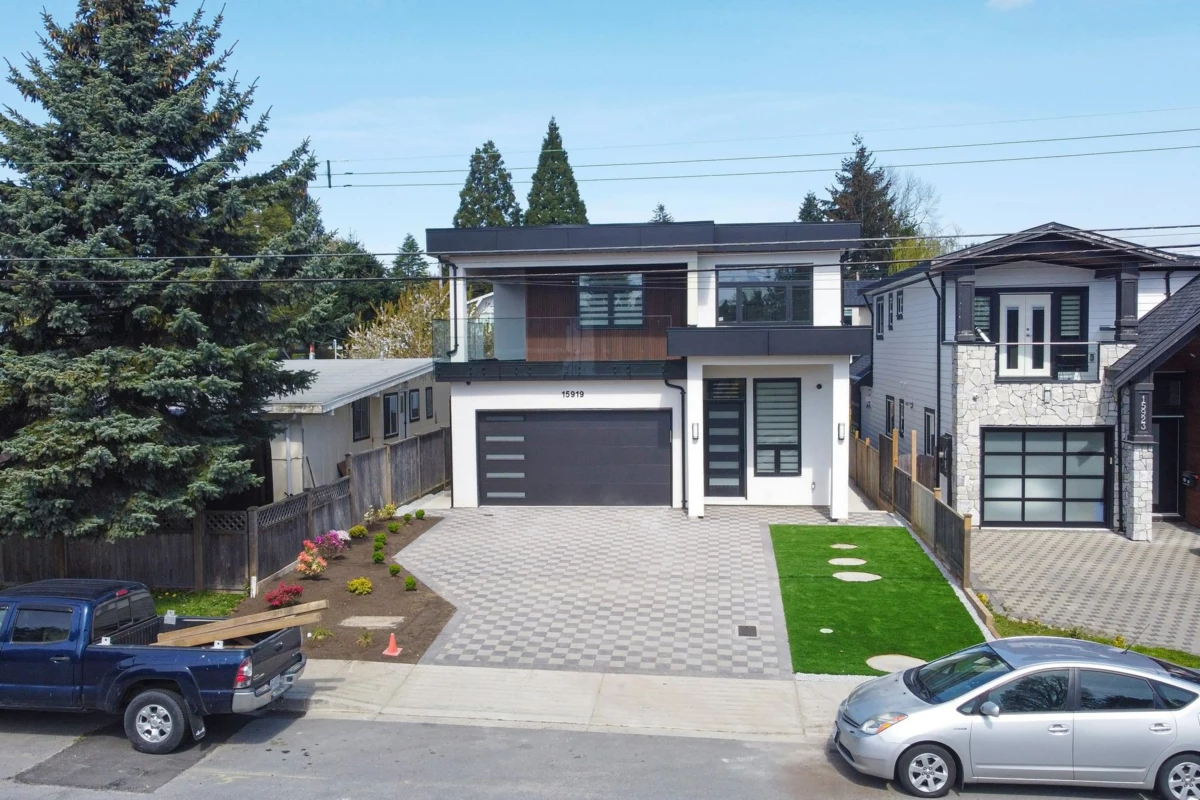 Staircase Photo of 15919 Russell Avenue, White Rock, BC