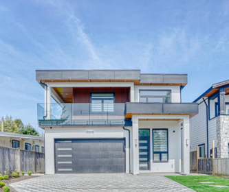 15919 Russell Avenue, White Rock, BC, White Rock — 6 bed single family residence for sale