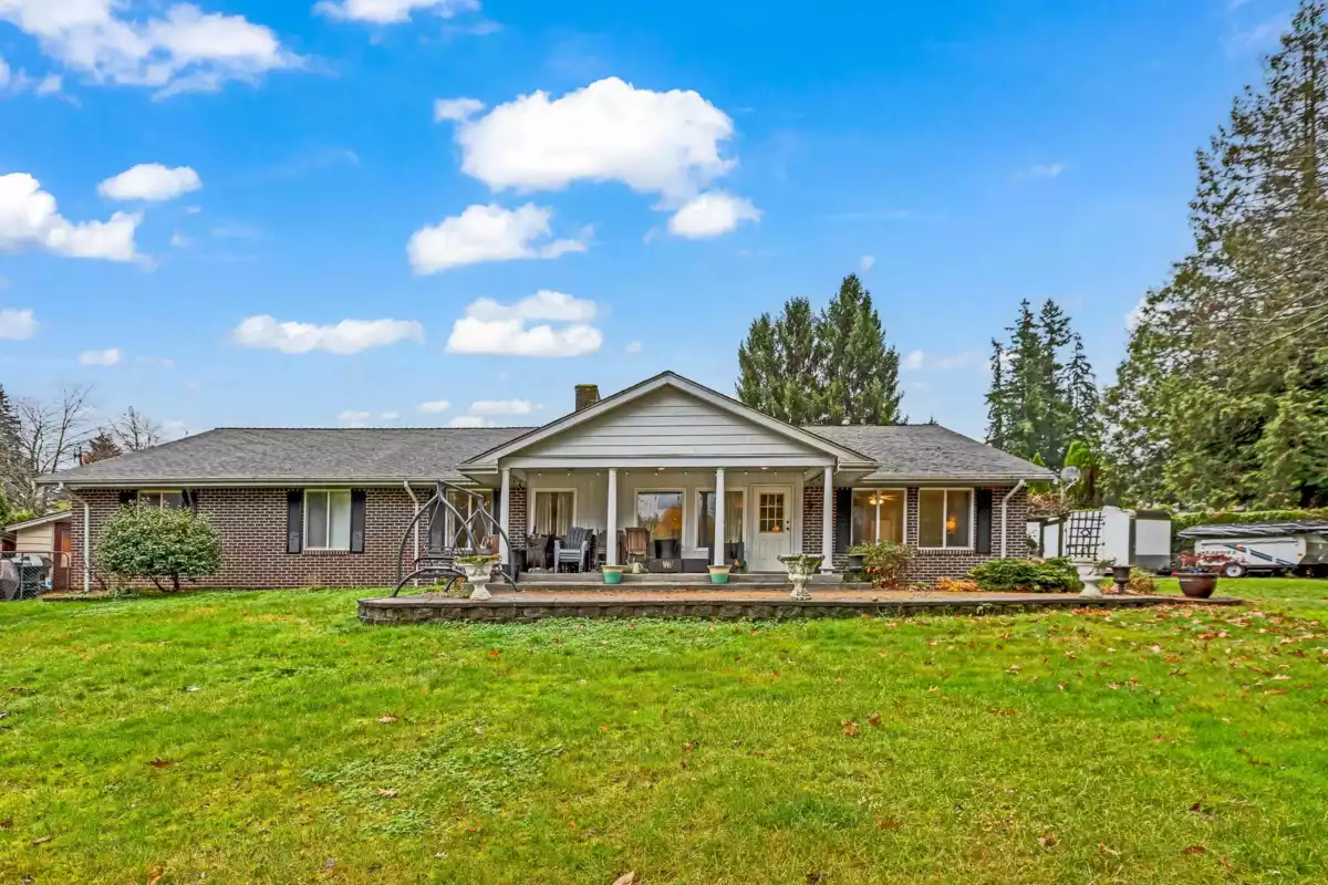 Garage Interior Photo of 3010 Semiamhoo Trail, Surrey, BC