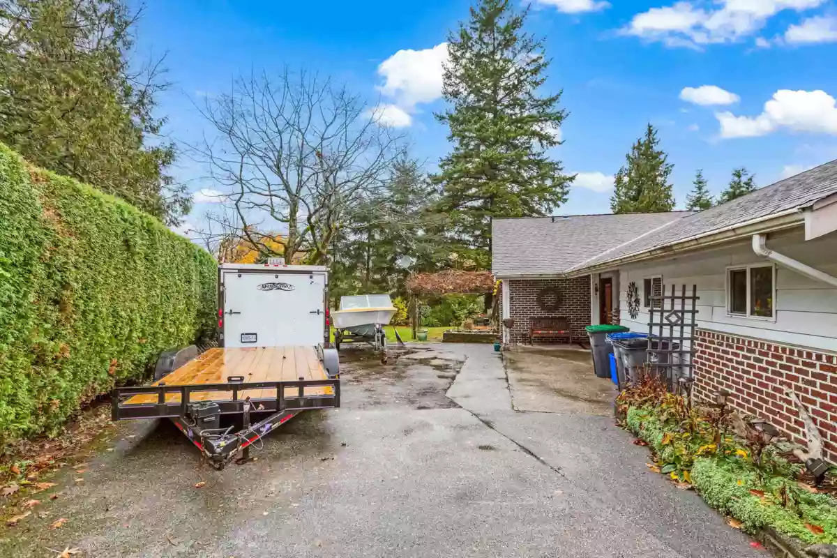 Kitchen Photo of 3010 Semiamhoo Trail, Surrey, BC