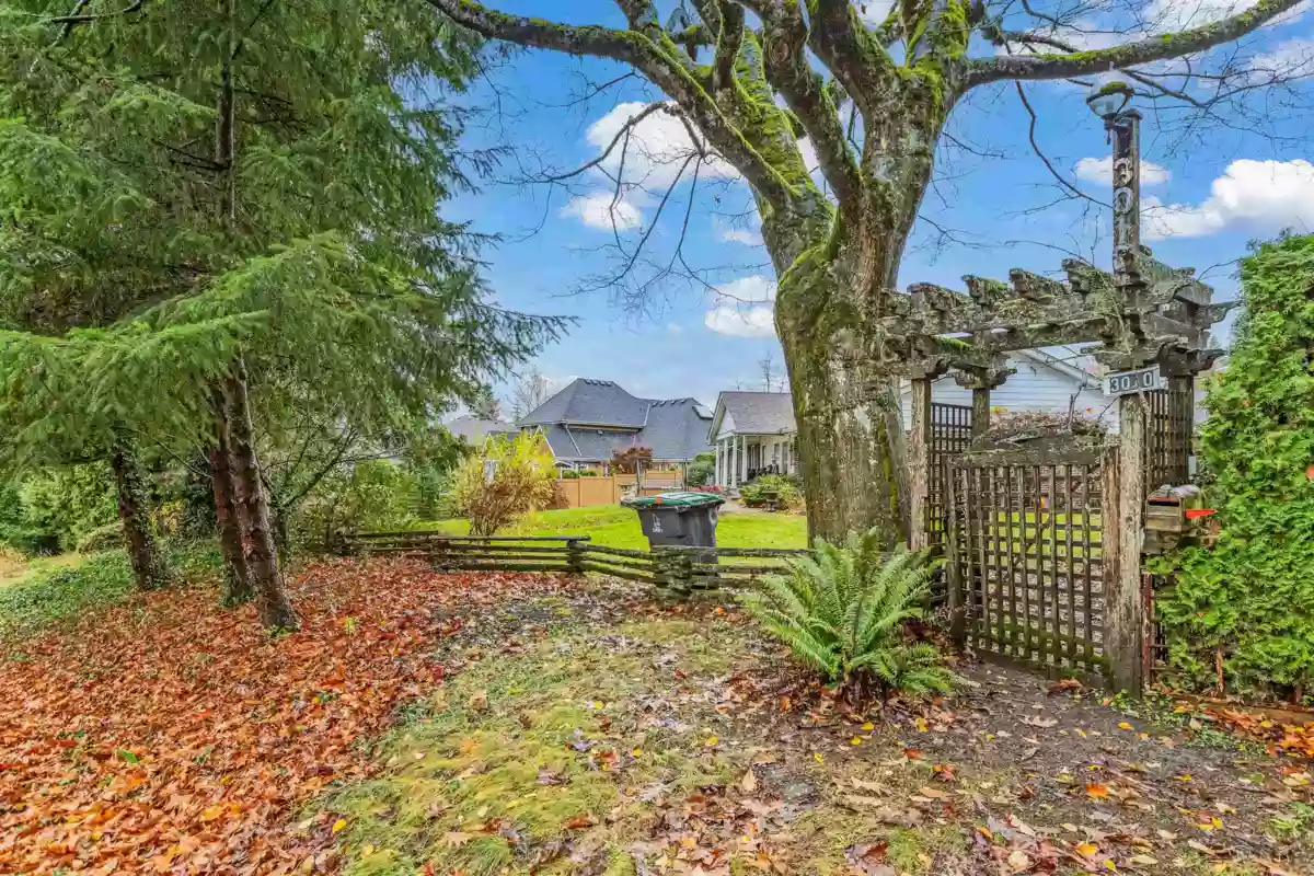 Swimming Pool Photo of 3010 Semiamhoo Trail, Surrey, BC